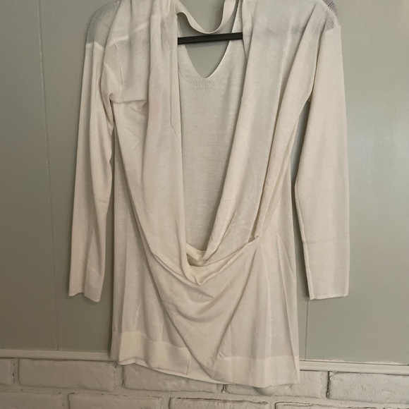 Vimmia Pullover Sweater - Picture 3 of 3